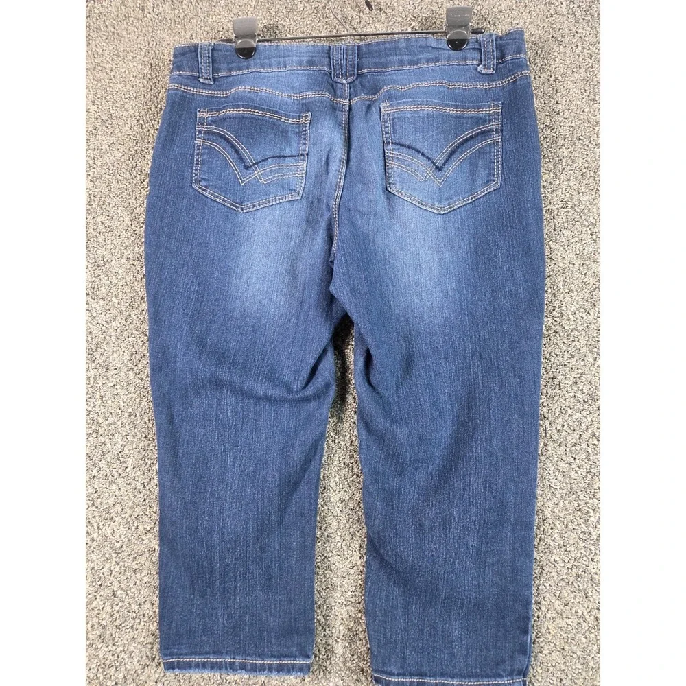 Dots Women's Size 12 Capri Jeans Blue Denim Mid Rise Mid Calf Casual 38x18‎